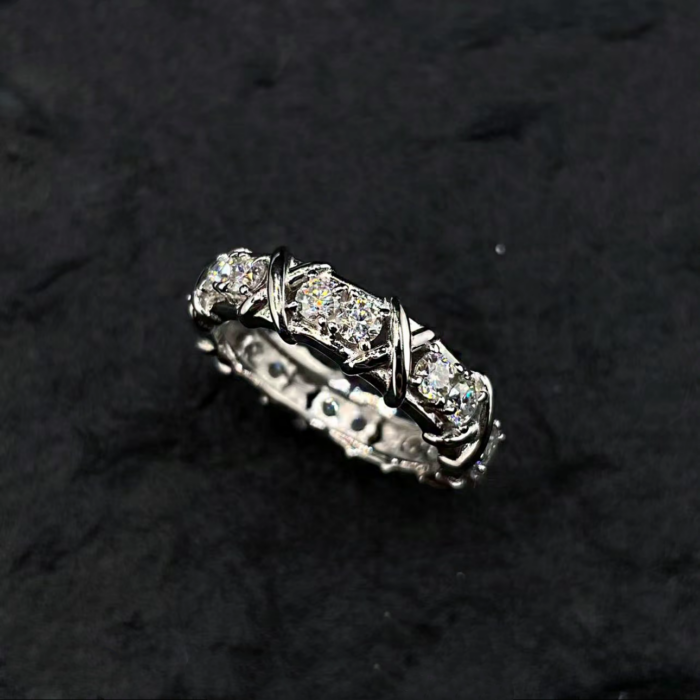 Must Dazzling 925 Sterling Silver Premium Moissanite Thorn Ring - Edgy Statement Design